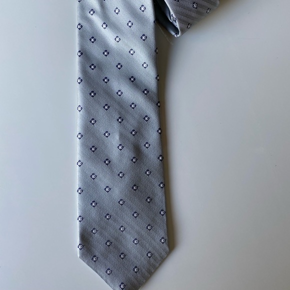 Brooks Brothers Other - Brooks Brothers 100% Silk silver tie